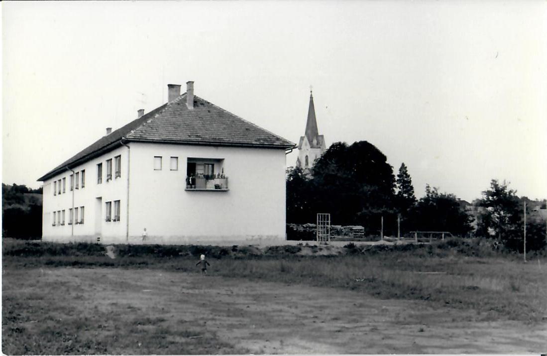 Stavba Osnovne šole Šentrupert leta 1961