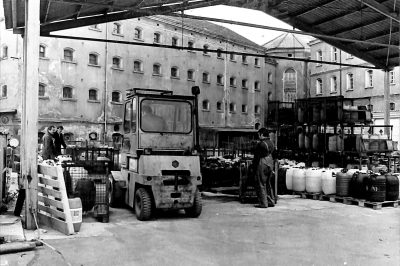 Skladišča, Pobreška cesta 20