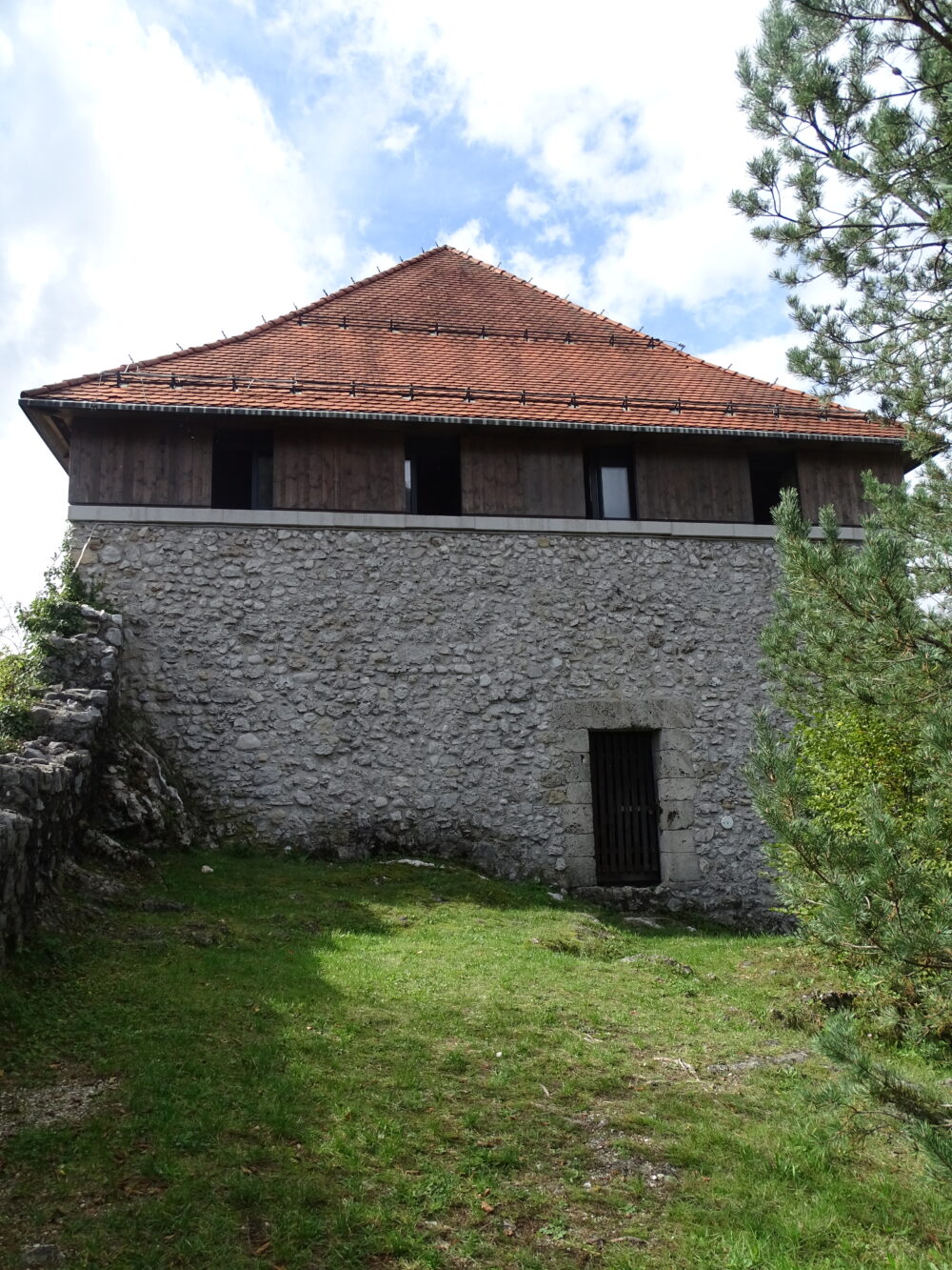 Kamnik: vhod v stražni stolp na Malem gradu.